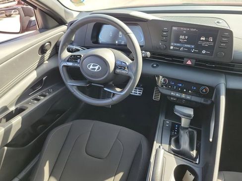 Used 2025 Hyundai Elantra Sport image 14
