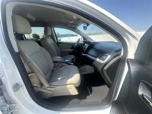 Used 2017 Dodge Journey SXT w/ Comfort/Convenience Group image 15