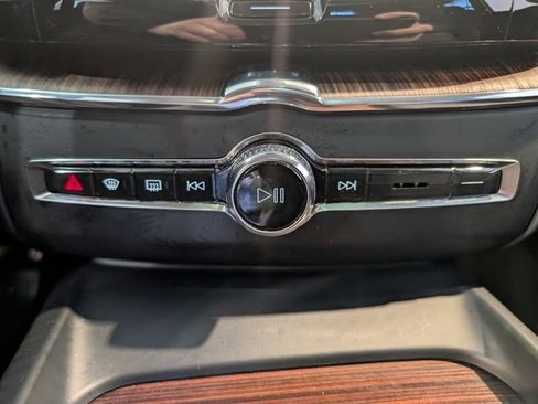 Used 2023 Volvo XC60 B5 Ultimate w/ Climate Package image 18