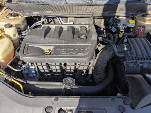 Used 2010 Chrysler Sebring Touring image 36