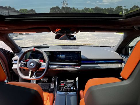 Used 2025 BMW M5 Base AWD 4dr Sedan w/ Executive Package image 32