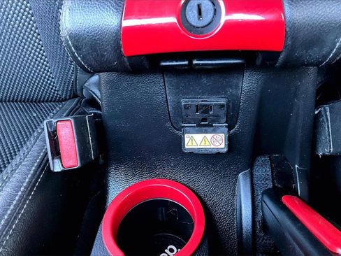 Used 2016 Jeep Wrangler Unlimited Sahara image 32