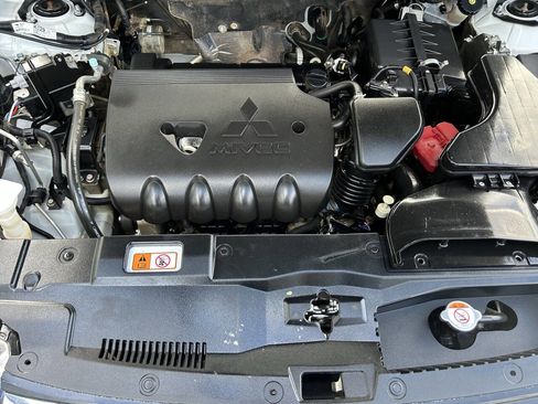 Used 2017 Mitsubishi Outlander SEL image 24