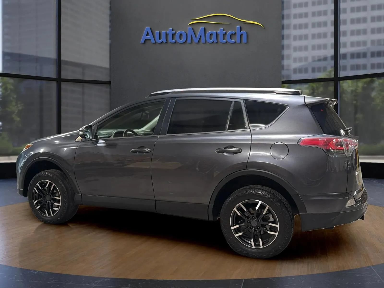 Used 2018 Toyota RAV4 XLE AWD/4WD image 7