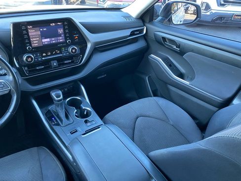 Used 2020 Toyota Highlander LE image 15