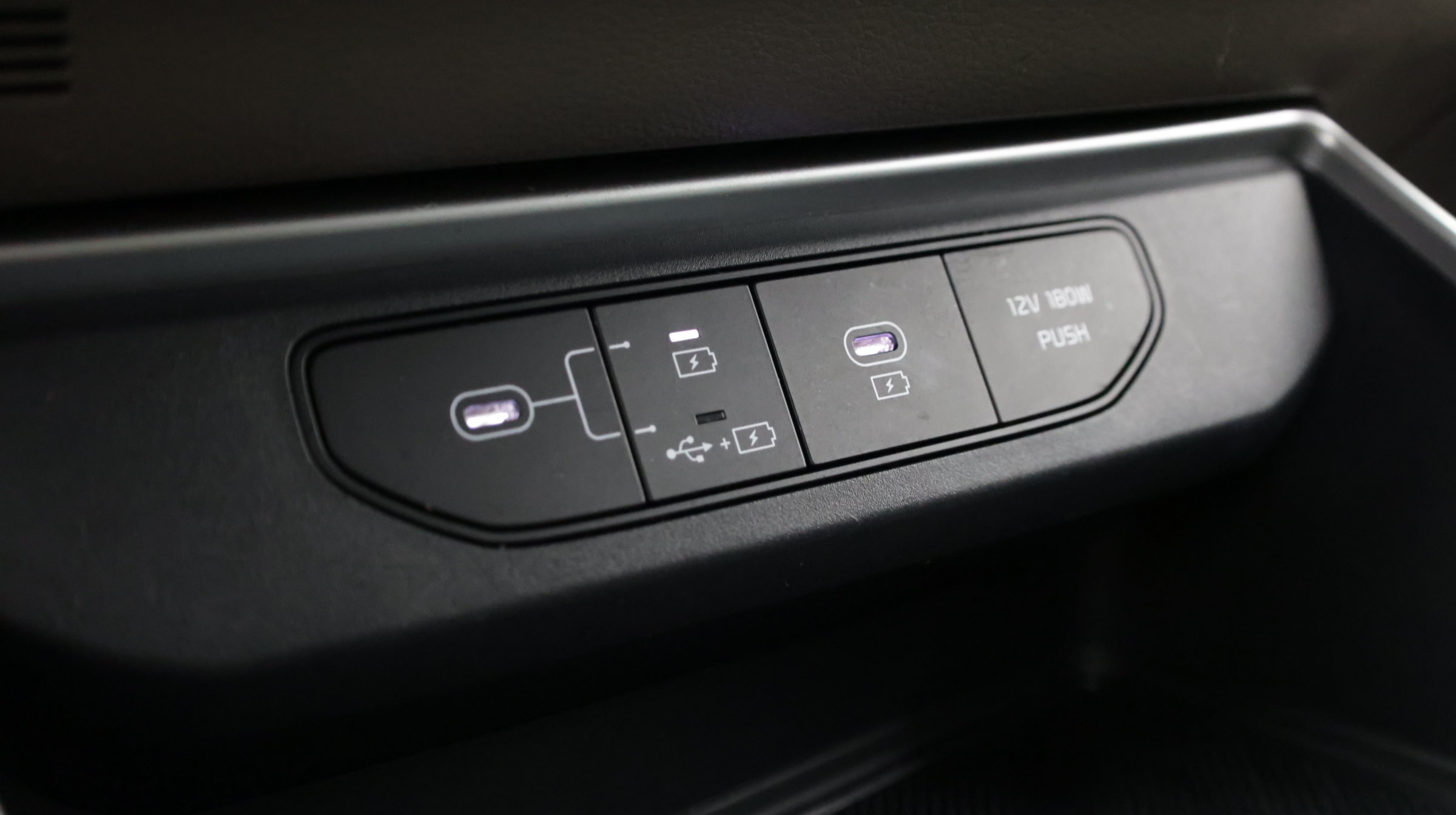 Used 2025 Kia Carnival FWD image 23