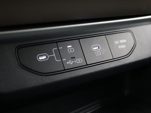 Used 2025 Kia Carnival FWD image 23