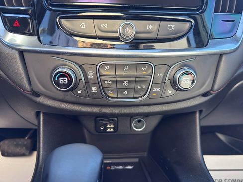 Used 2023 Chevrolet Traverse RS image 20