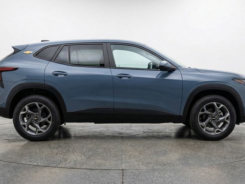 Used 2025 Chevrolet Trax LT image 9