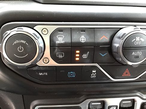 Used 2022 Jeep Wrangler Unlimited Sahara w/ Cold Weather Group AWD/4WD image 24