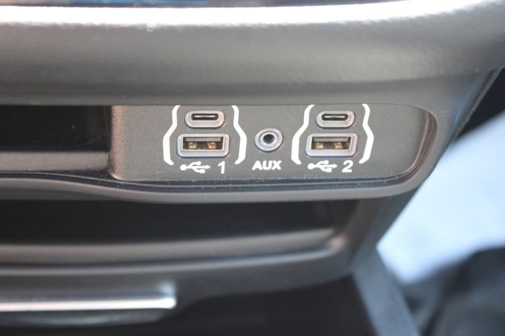 Used 2025 Chrysler Pacifica Select FWD image 43