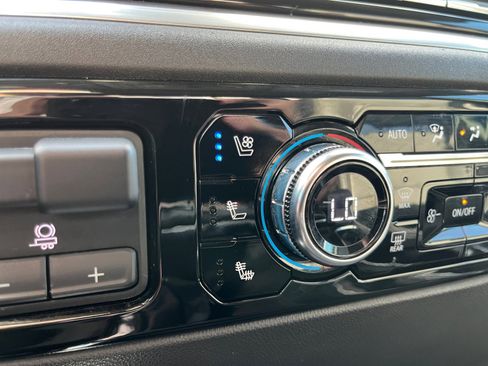 Used 2022 GMC Sierra 1500 SLT image 21