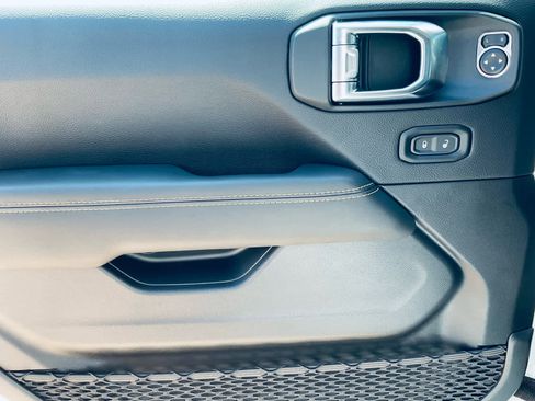 Used 2025 Jeep Wrangler Sahara w/ Technology Group image 54