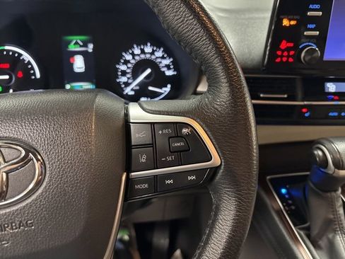 Used 2023 Toyota Sienna XLE image 26
