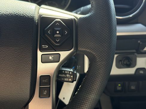 Used 2022 Toyota Tacoma SR5 w/ Technology Package RWD image 31