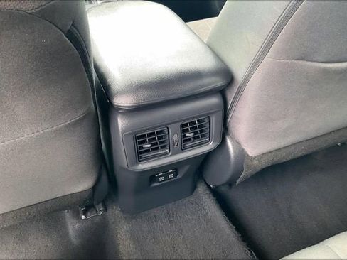 Used 2019 Toyota RAV4 XLE FWD image 35