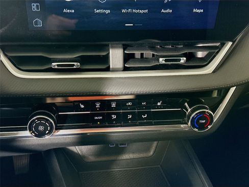 Used 2025 Chevrolet Equinox LT image 10