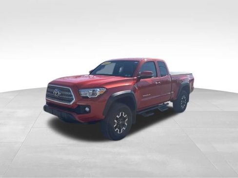 Used 2017 Toyota Tacoma TRD Off-Road w/ Tow Package image 1