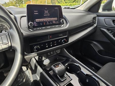 Used 2024 Nissan Rogue S AWD/4WD image 31