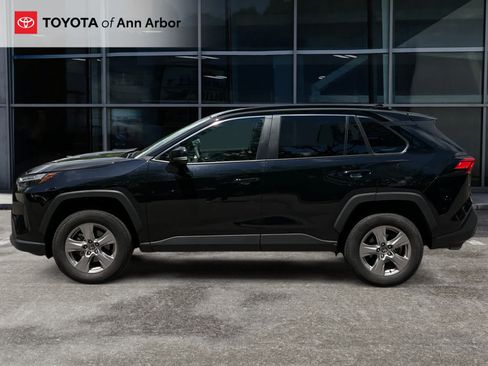 Used 2025 Toyota RAV4 XLE AWD/4WD image 3