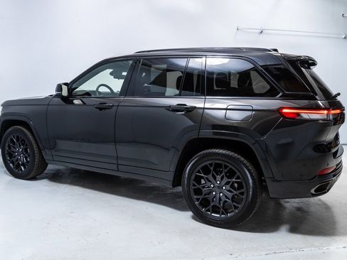 Used 2024 Jeep Grand Cherokee Summit image 2