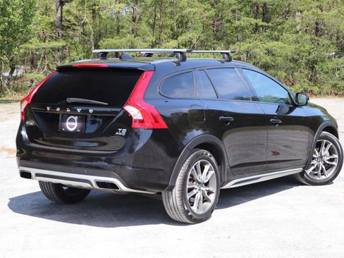 Used 2016 Volvo V60 T5 Cross Country Platinum w/ Climate Package AWD/4WD image 3