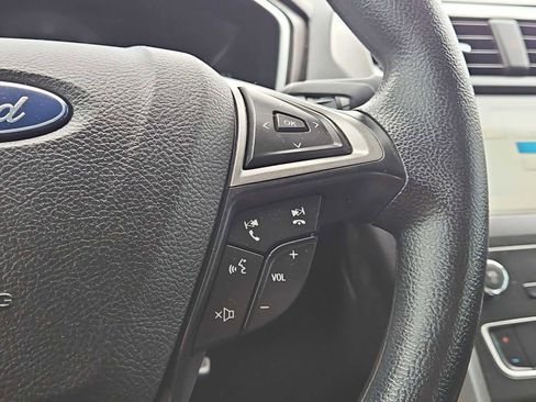 Used 2019 Ford Fusion SE FWD image 24
