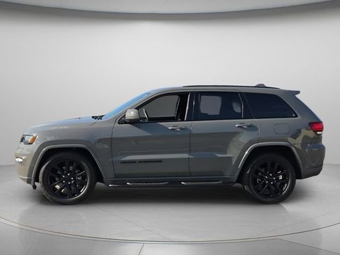 Used 2021 Jeep Grand Cherokee Laredo X RWD image 3
