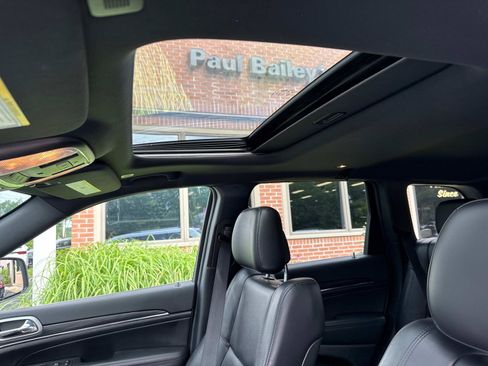 Used 2022 Jeep Grand Cherokee Limited image 14