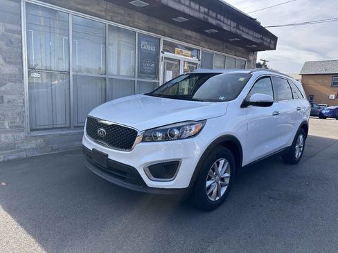 Used 2016 Kia Sorento FWD image 1