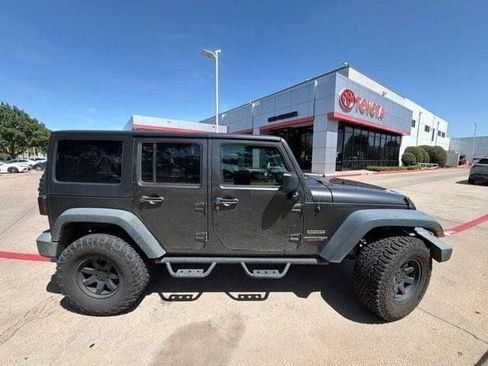 Used 2018 Jeep Wrangler Unlimited Sport S AWD/4WD image 2