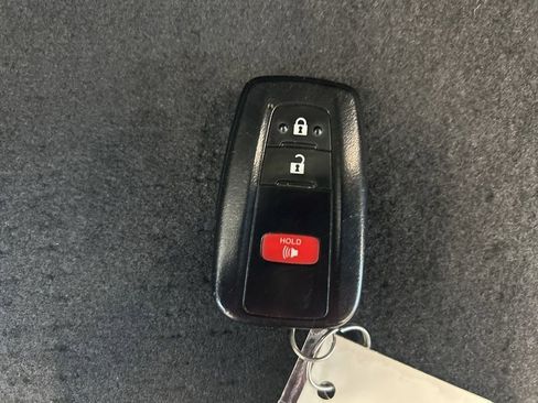 Used 2020 Toyota RAV4 XLE w/ XLE Grade Weather Package AWD/4WD image 26