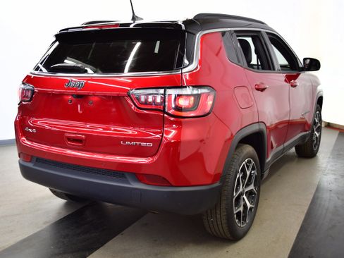 Used 2025 Jeep Compass Limited AWD/4WD image 7