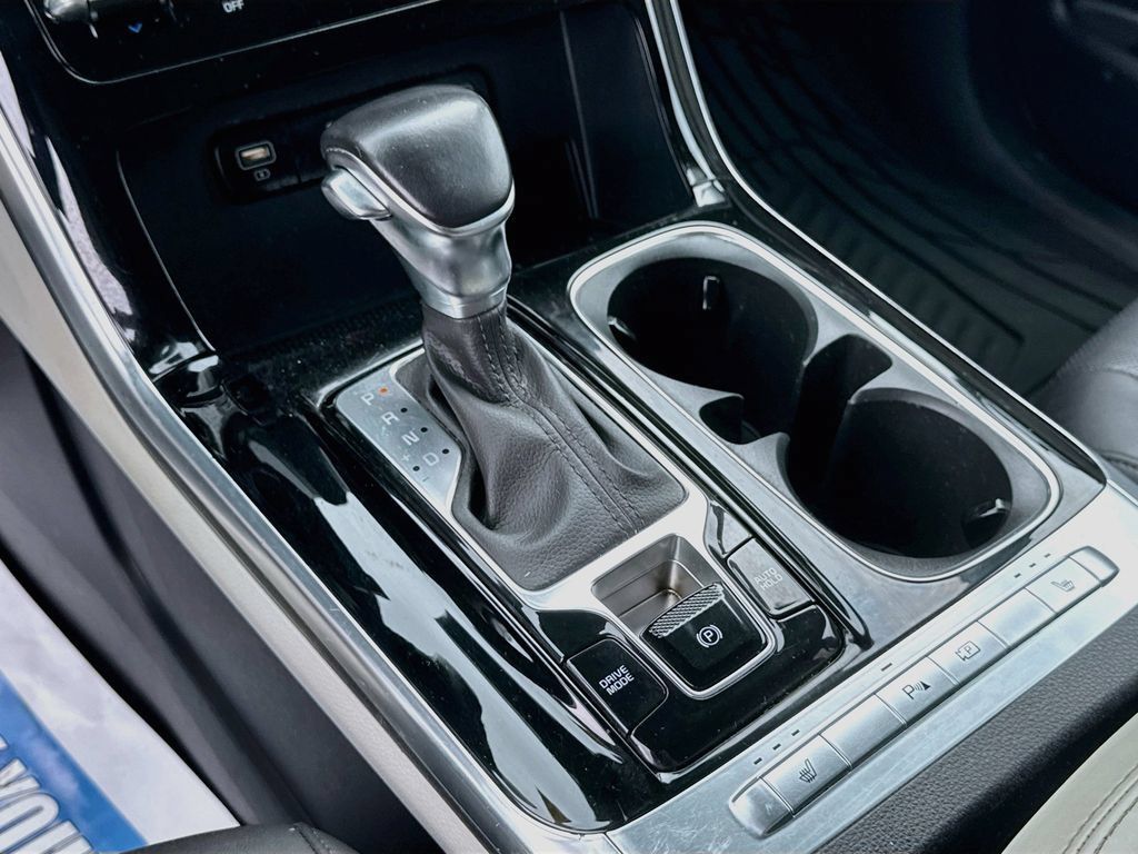 Certified 2024 Kia Carnival EX FWD image 20