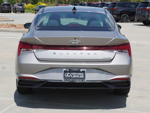 Used 2023 Hyundai Elantra Limited w/ Cargo Package FWD image 7