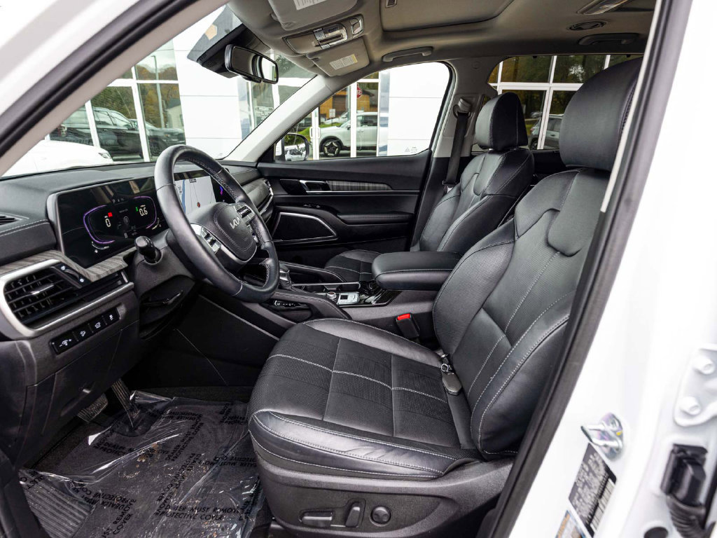 Used 2024 Kia Telluride EX w/ EX Captain's Chair Package AWD/4WD image 25
