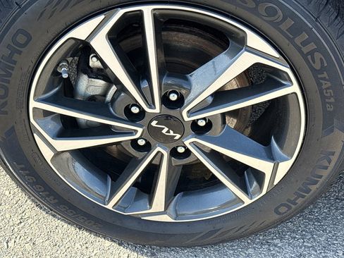 Used 2024 Kia Forte LXS image 8