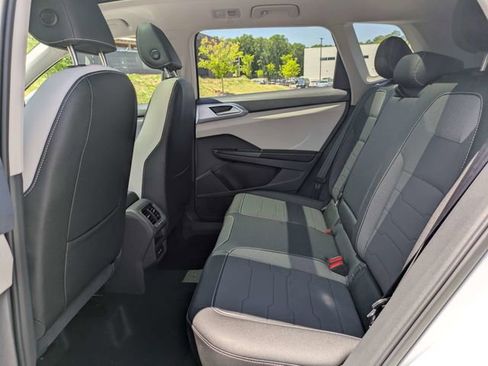 New 2026 Volkswagen Taos SE FWD image 14