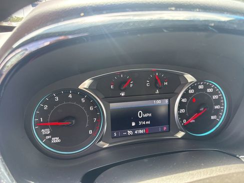 Used 2023 Chevrolet Traverse LT FWD image 13