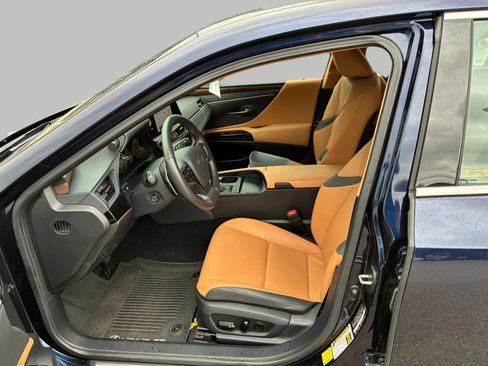 Used 2024 Lexus ES 350 w/ Premium Package FWD image 11