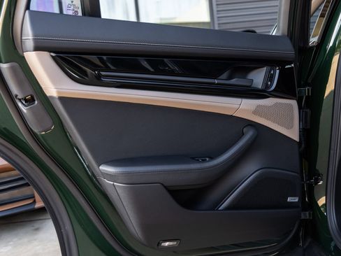 Certified 2025 Porsche Panamera 4 E-Hybrid AWD/4WD image 32