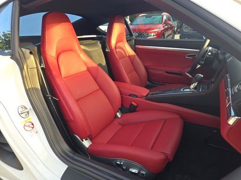 Used 2025 Porsche 718 Cayman image 9