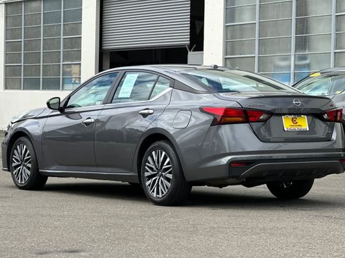 Used 2024 Nissan Altima 2.5 SV AWD/4WD image 6