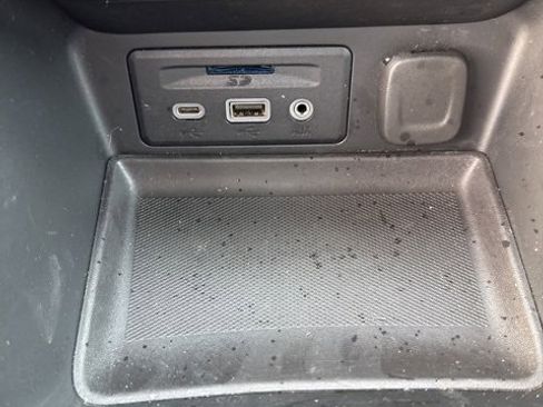 Used 2024 GMC Terrain SLT image 19