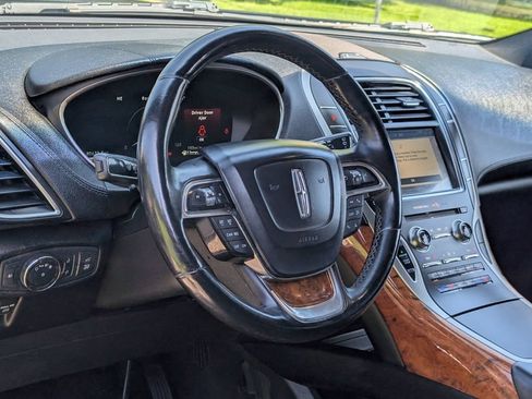 Used 2019 Lincoln Nautilus Reserve AWD/4WD image 28