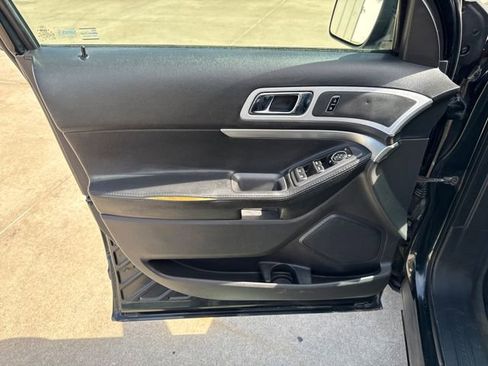 Used 2014 Ford Explorer XLT w/ Equipment Group 202A AWD/4WD image 20