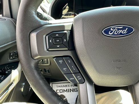 Used 2018 Ford Expedition XLT w/ Equipment Group 202A AWD/4WD image 9
