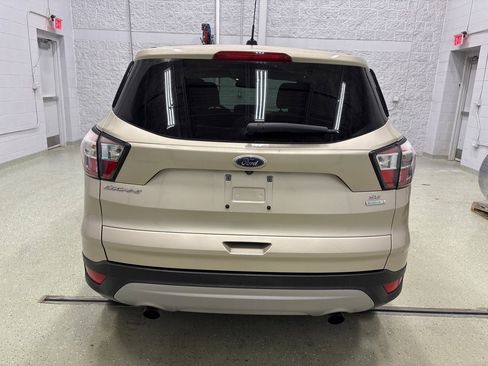 Used 2017 Ford Escape SE image 4