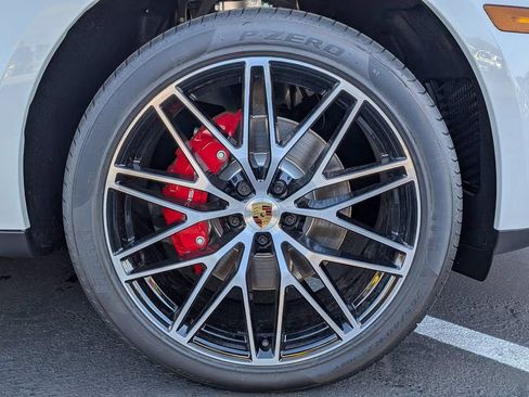 Certified 2025 Porsche Macan S AWD/4WD image 12