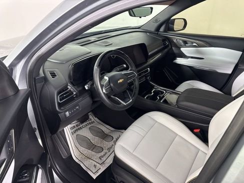 Used 2025 Chevrolet Traverse High Country image 27